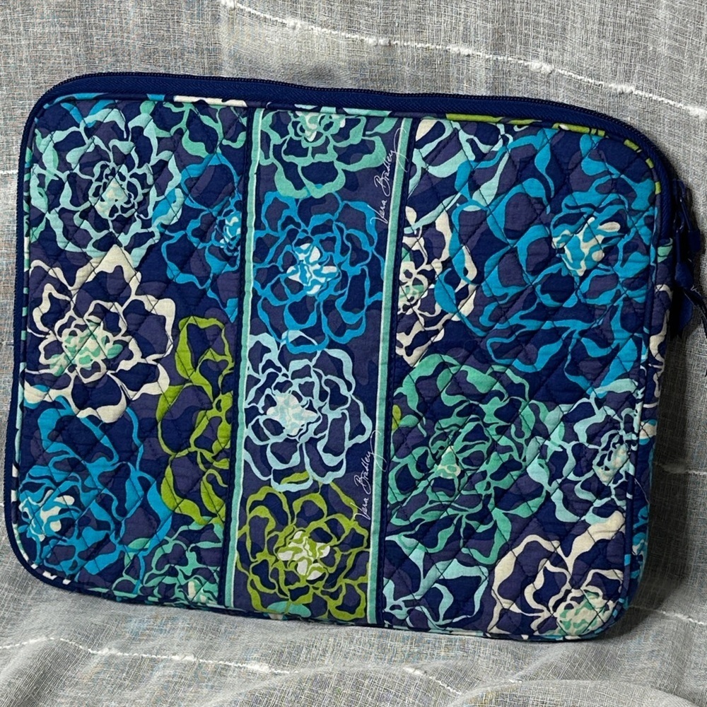 Vera Bradley Katalina Blues Quilted Laptop Travel Case w/Pocket & 3/4 Zip NWOT - Picture 6 of 16